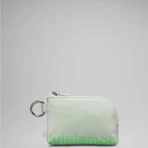 🆕 LULULEMON Clippable Card Pouch - NWT
